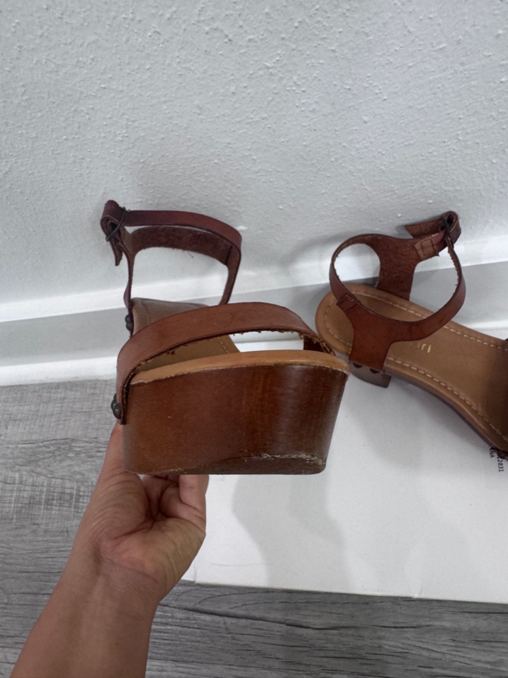 MADDEN GIRL Brown Faux Leather Platform Heels Sandals Size 6 Boho Retro - Picture 4 of 9